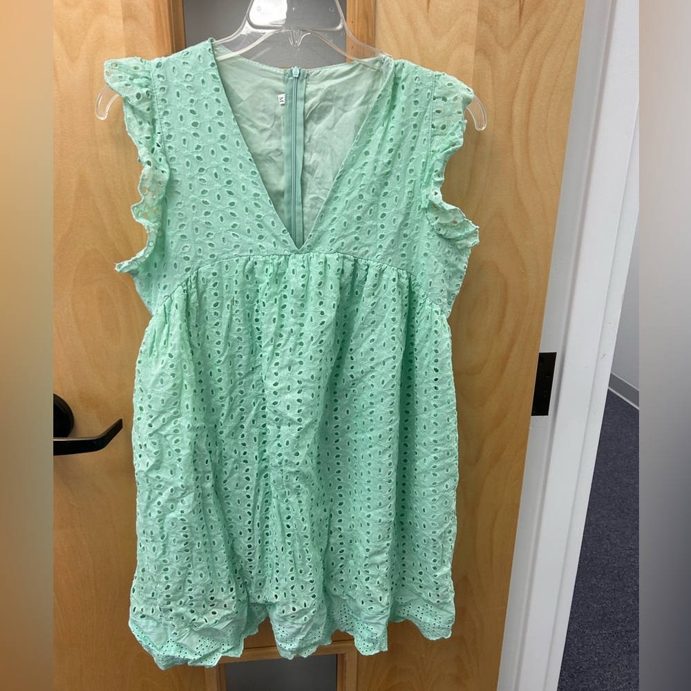 🌼3/$10🌼 Mint green eyelet mini dress Size M